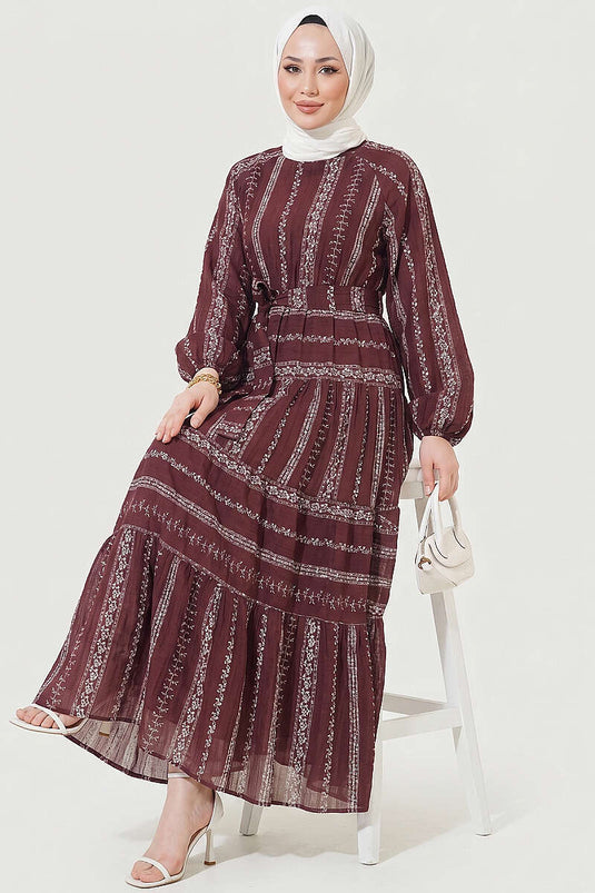 Robe à lacets avec détails brodés bordeaux