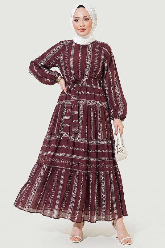 Robe à lacets avec détails brodés bordeaux