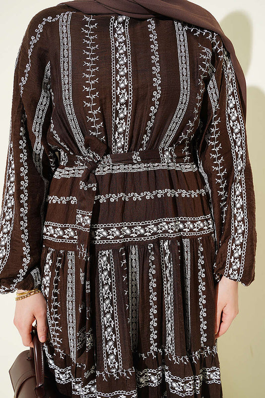 Robe à lacets avec détails brodés marron