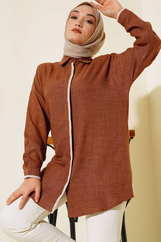 قميص مطرز بتفاصيل بني