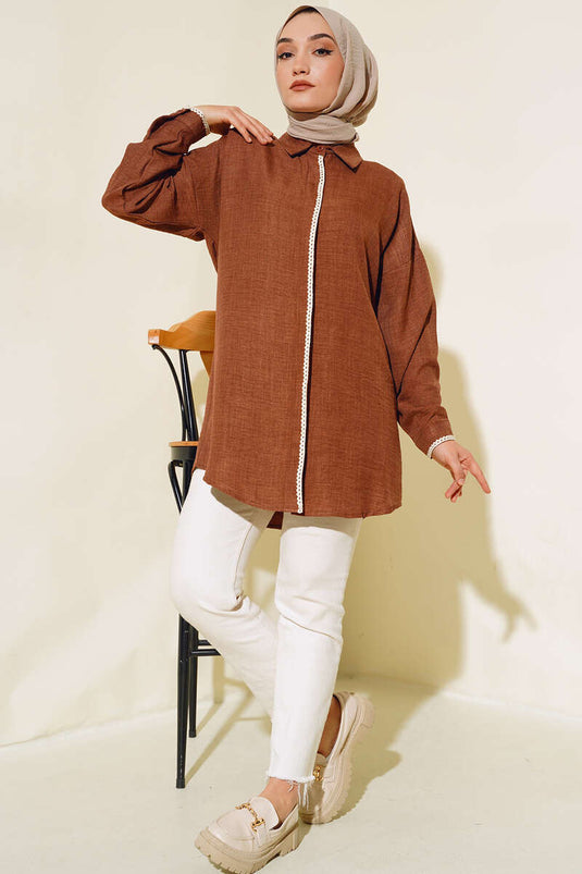 قميص مطرز بتفاصيل بني