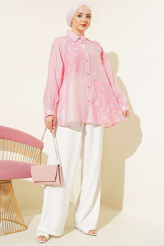 Camicia con dettagli ricamati rosa