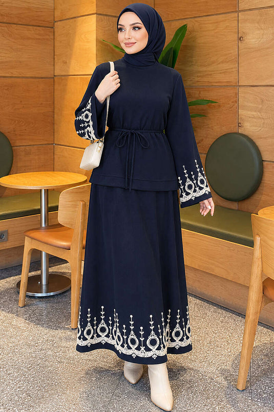 Completo Due Pezzi Con Gonna Ricamata Blu Navy