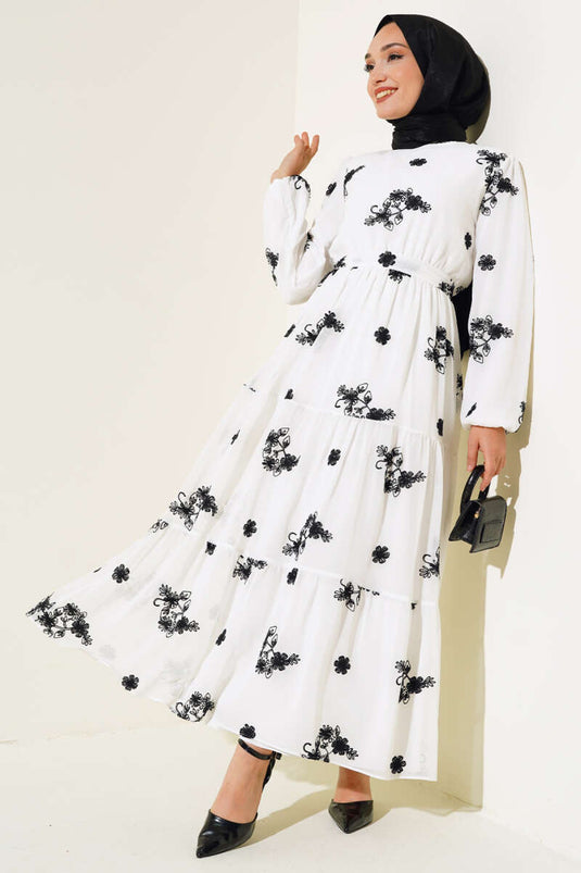 Gesticktes Blumenmuster-Chiffonkleid in Weiß