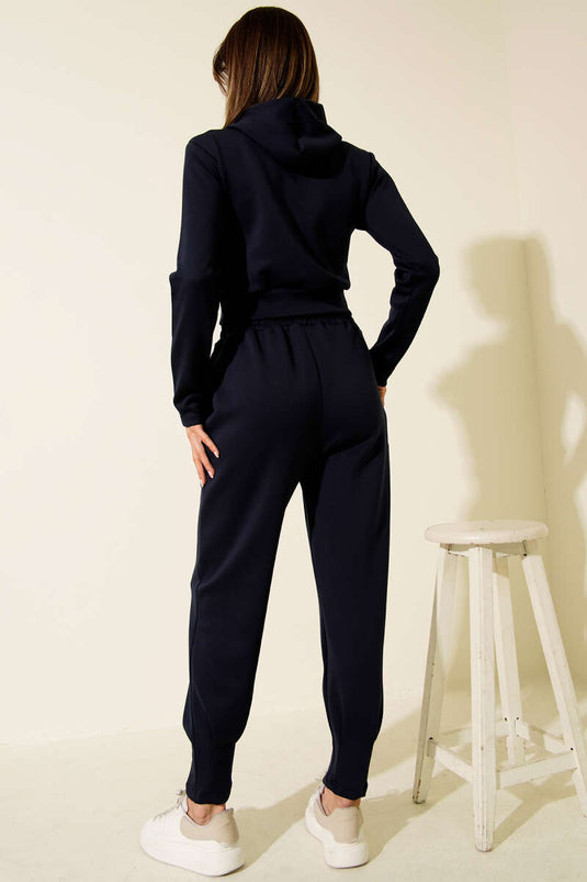 Conjunto de dos piezas con capucha bordada en azul marino