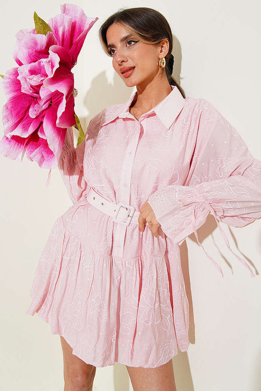 Robe ceinturée brodée rose