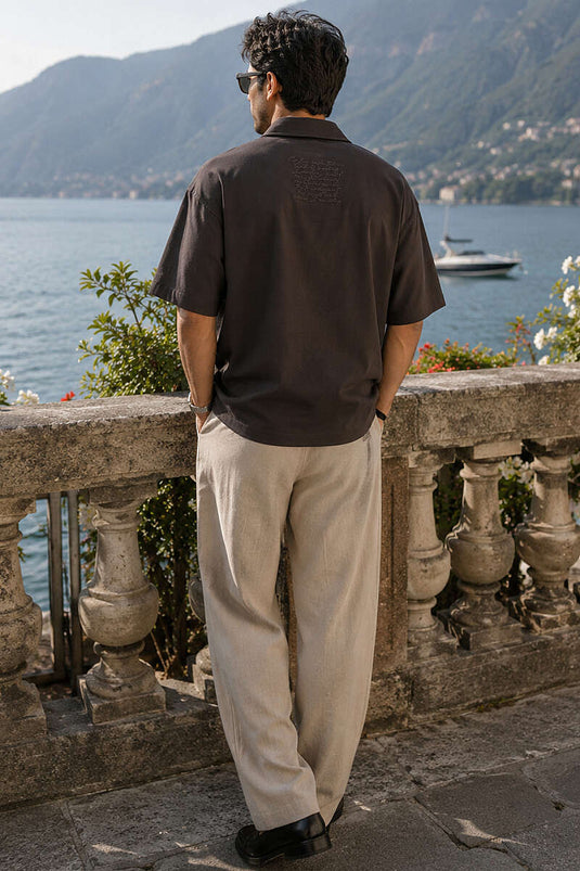 Chemise homme avec broderie au dos, inscription, couleur café