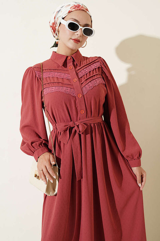 Robe Rose Brodée Avec Détails En Dentelle