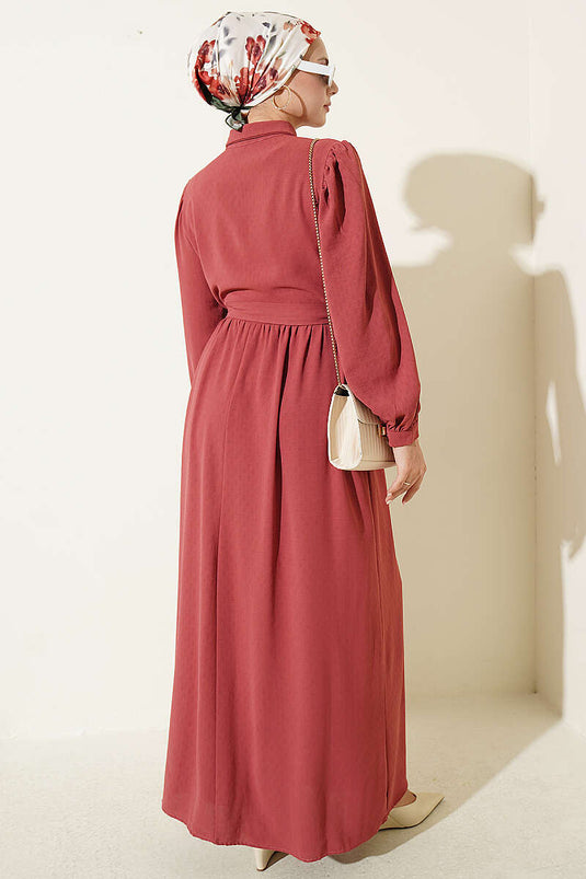 Robe Rose Brodée Avec Détails En Dentelle