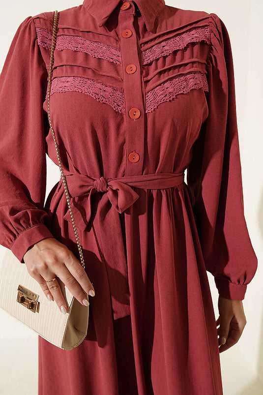 Robe Rose Brodée Avec Détails En Dentelle