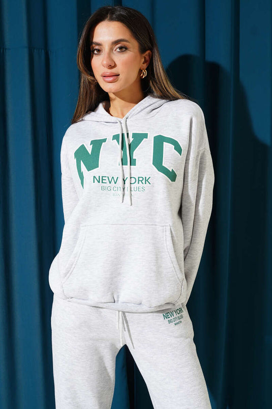 طقم سويت شيرت مطبوع عليه شعار مدينة نيويورك، مكون من قطعتين، لون رمادي فاتح