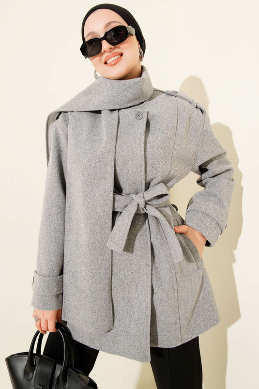 Manteau En Drap Gris Avec Écharpe Et Épaulettes