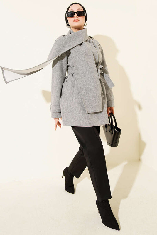 Manteau En Drap Gris Avec Écharpe Et Épaulettes