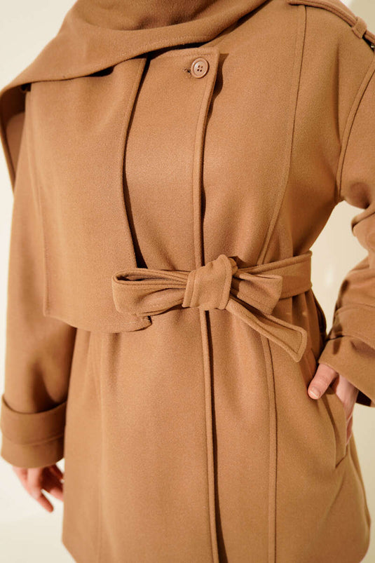 Manteau en drap avec écharpe et épaulettes latte