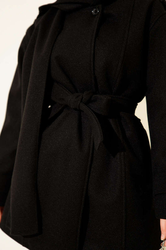 Manteau en drap noir avec écharpe et épaulettes