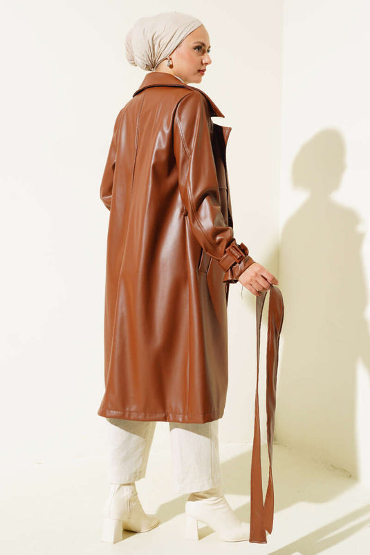 Trench-coat en cuir avec épaulettes, couleur fauve