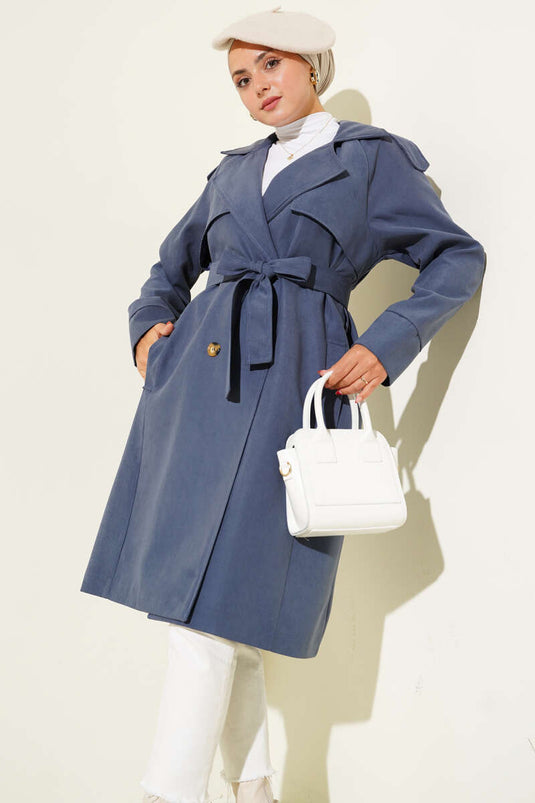 Indigoblauer Trenchcoat mit Schulterklappen und Knopfdetails