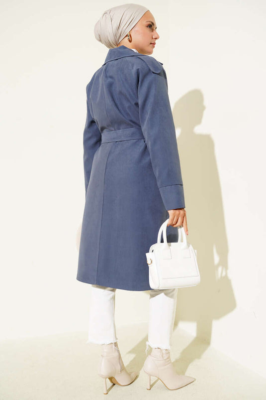 Indigoblauer Trenchcoat mit Schulterklappen und Knopfdetails
