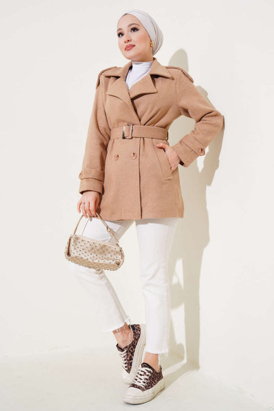 Kurzer Stash-Mantel in Kamel mit Schulterklappen