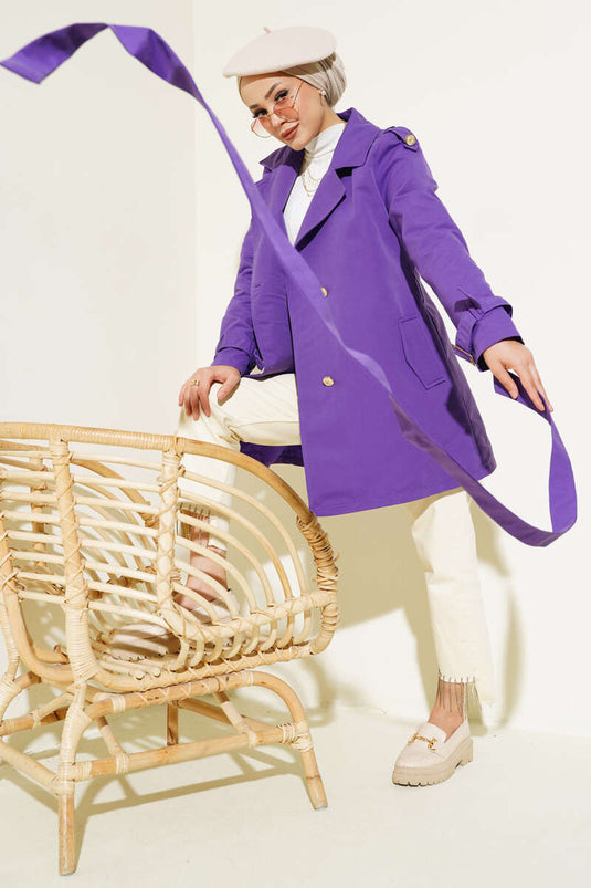 معطف ترنش قصير مع كتاف باللون البنفسجي