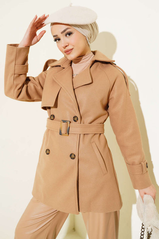 Kurzer Kachet-Mantel mit Schulterklappen und Gürtel, Kamel