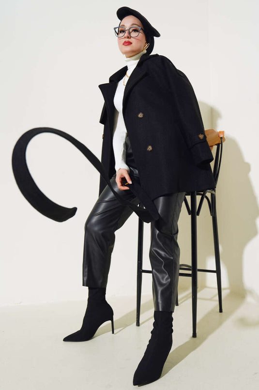 Manteau Kachet court ceinturé avec épaulettes et épaules noires