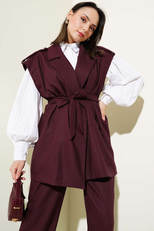 Costume croisé avec épaulettes et gilet ceinturé, rouge bordeaux