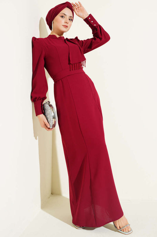 Abendkleid mit Schulterperlen und Gürtel in Bordeaux