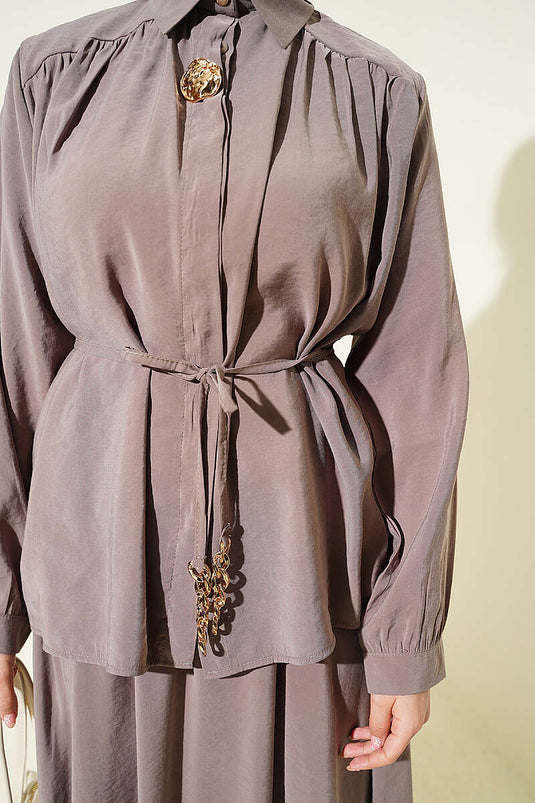 Completo doppio in modal con gonna plissettata e spalle arricciate, colore visone