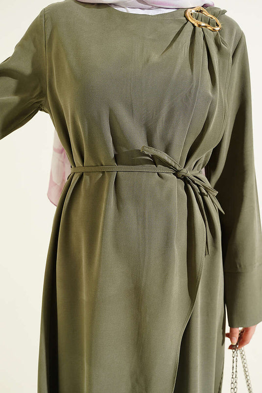 Schultergathered Tencel Kleid Mit Goldener Schnalle Khaki