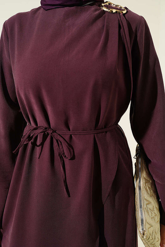 Robe Tensel avec épaule froncée et boucle dorée, couleur prune