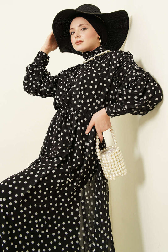 فستان شيفون أسود بنقشة منقط مع كشكش على الكتف