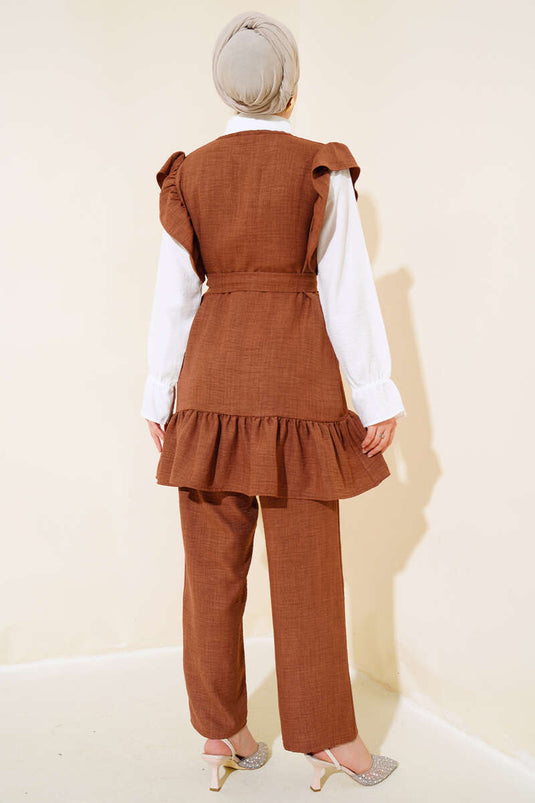 بدلة كتان ثلاثية الكتفين باللون البني