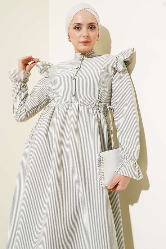 Robe en seersucker à volants et taille élastique aux épaules, couleur fumée