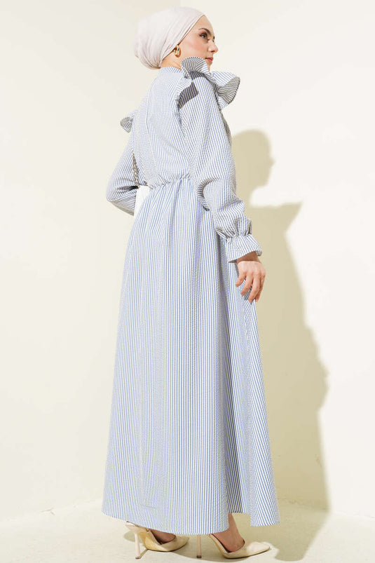 Seersucker-Kleid mit Rüschen an der Schulter und elastischer Taille Blau