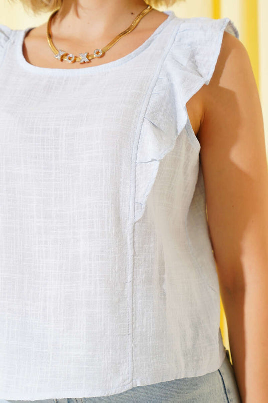 Blaue Bluse mit Rüschen an den Schultern