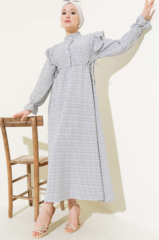 Gestreiftes Seersucker-Kleid mit Schulterrüschen Schwarz