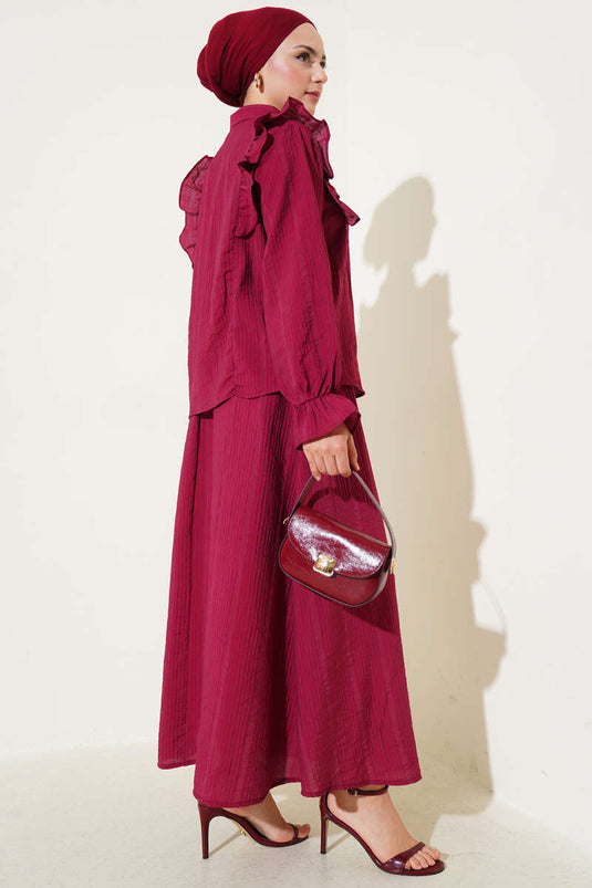 Costume deux pièces à jupe volantée sur les épaules rouge bordeaux