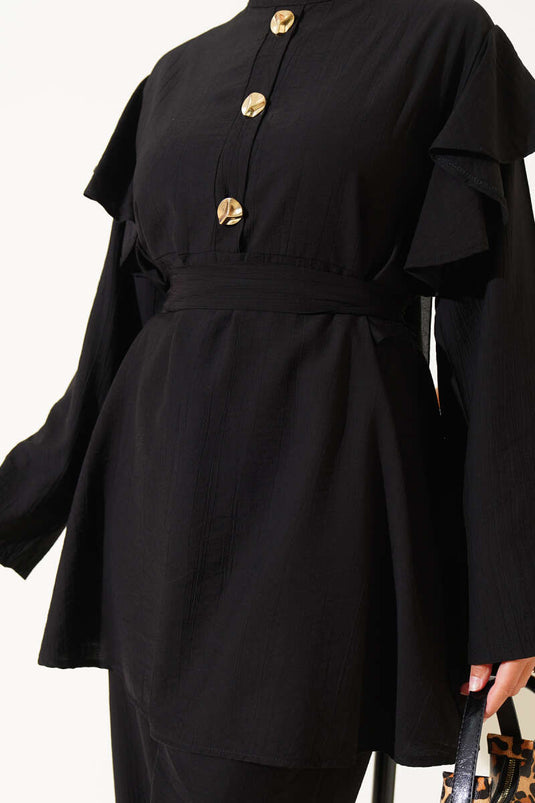 Zweiteiliger Anzug mit Rüschen an den Schultern und goldenen Knöpfen in Schwarz