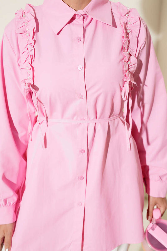 Chemise rose à épaules à volants et perles
