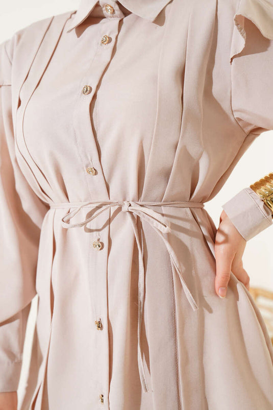 قميص مخطط بحزام مع كشكشة على الكتف باللون البيج