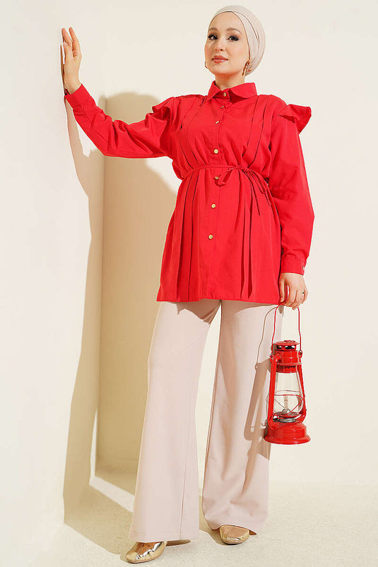 Chemise Rouge À Volants Avec Ceinture Et Rayures