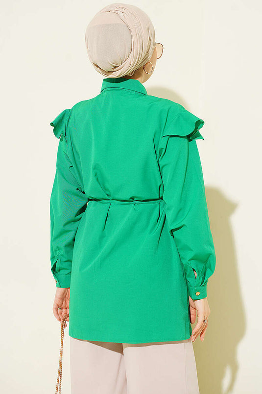 Chemise Verte À Volants Aux Épaules Et Ceinture Rayée