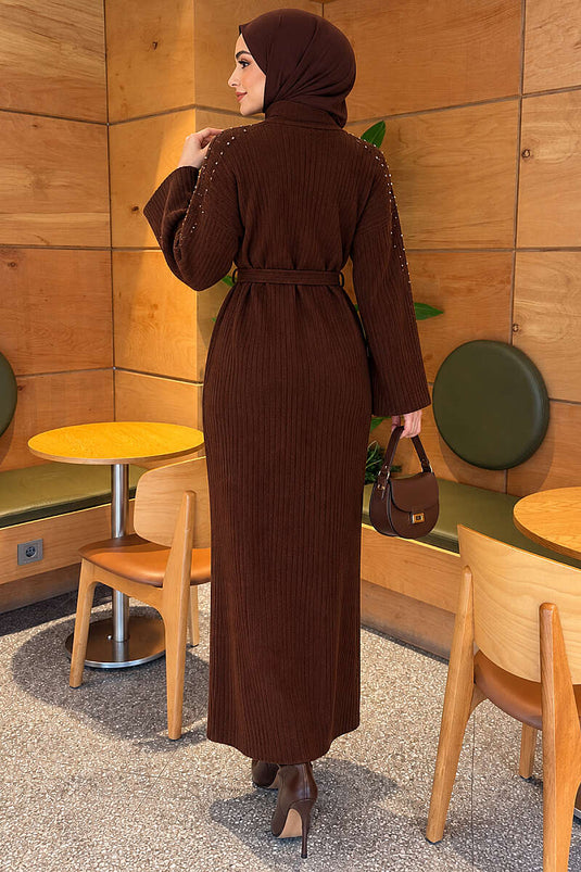 Vestito In Maglia Con Perle Sulle Spalle E Cintura Color Caffè