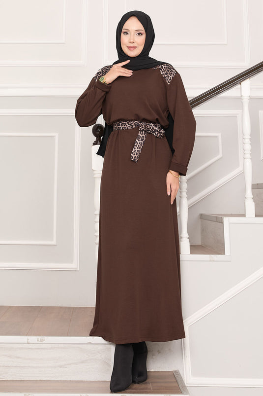 Vestido Oysho con cinturón y detalles de leopardo en el hombro, color café