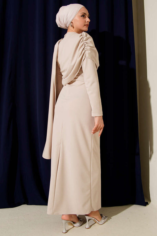 Omuz Pelerin Detaylı Abiye Elbise Bej