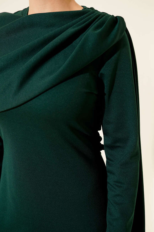 Abito da cerimonia con mantellina sulle spalle, smeraldo