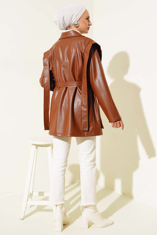 Veste en cuir marron avec cape d'épaule