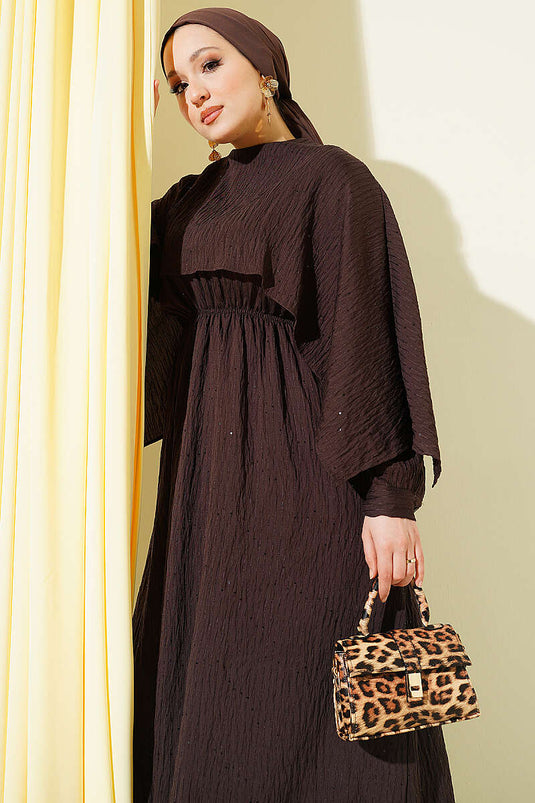 Robe avec cape épaule et détails pailletés, marron foncé