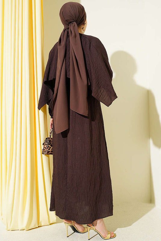 Robe avec cape épaule et détails pailletés, marron foncé